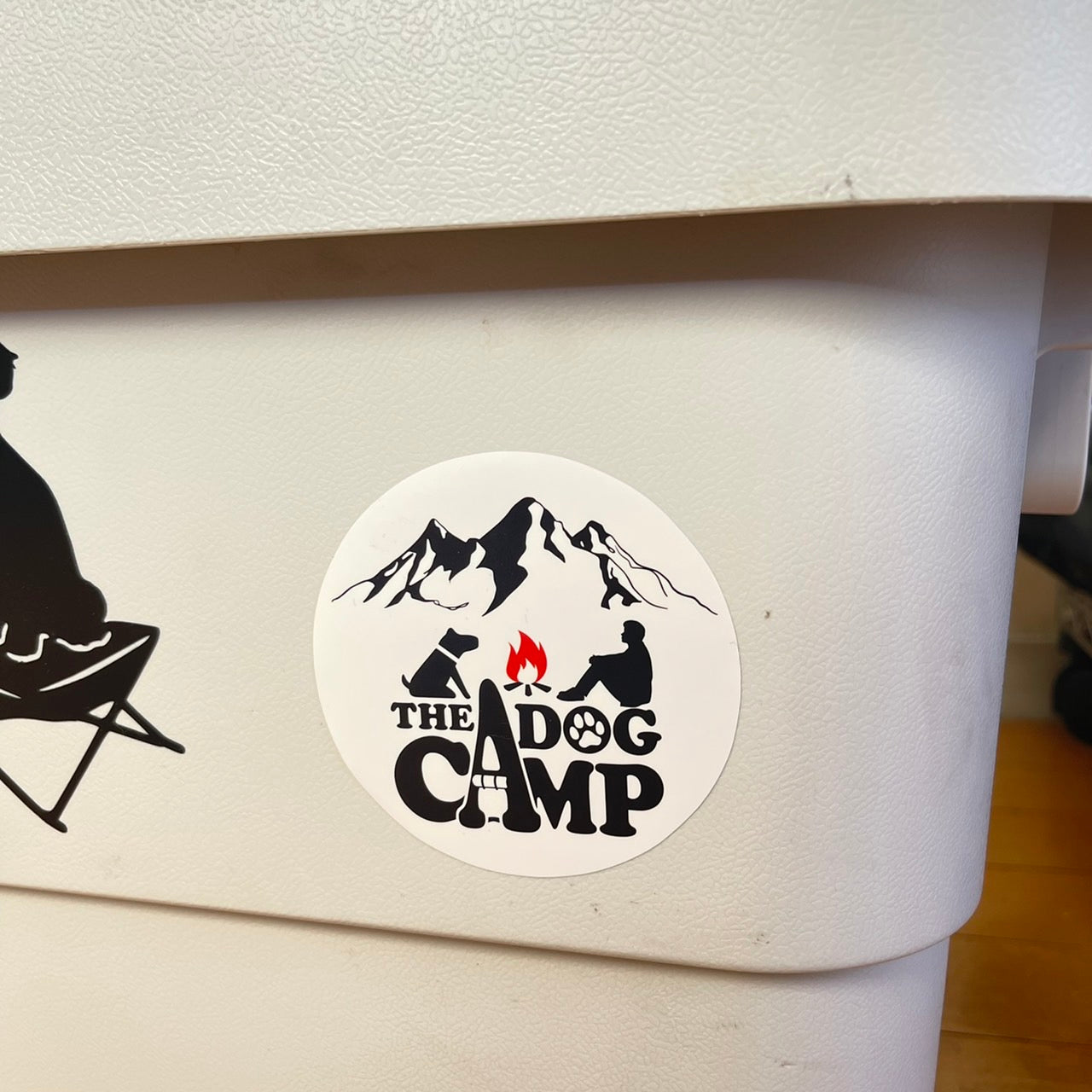 THE DOG CAMP 丸形キャンプステッカー