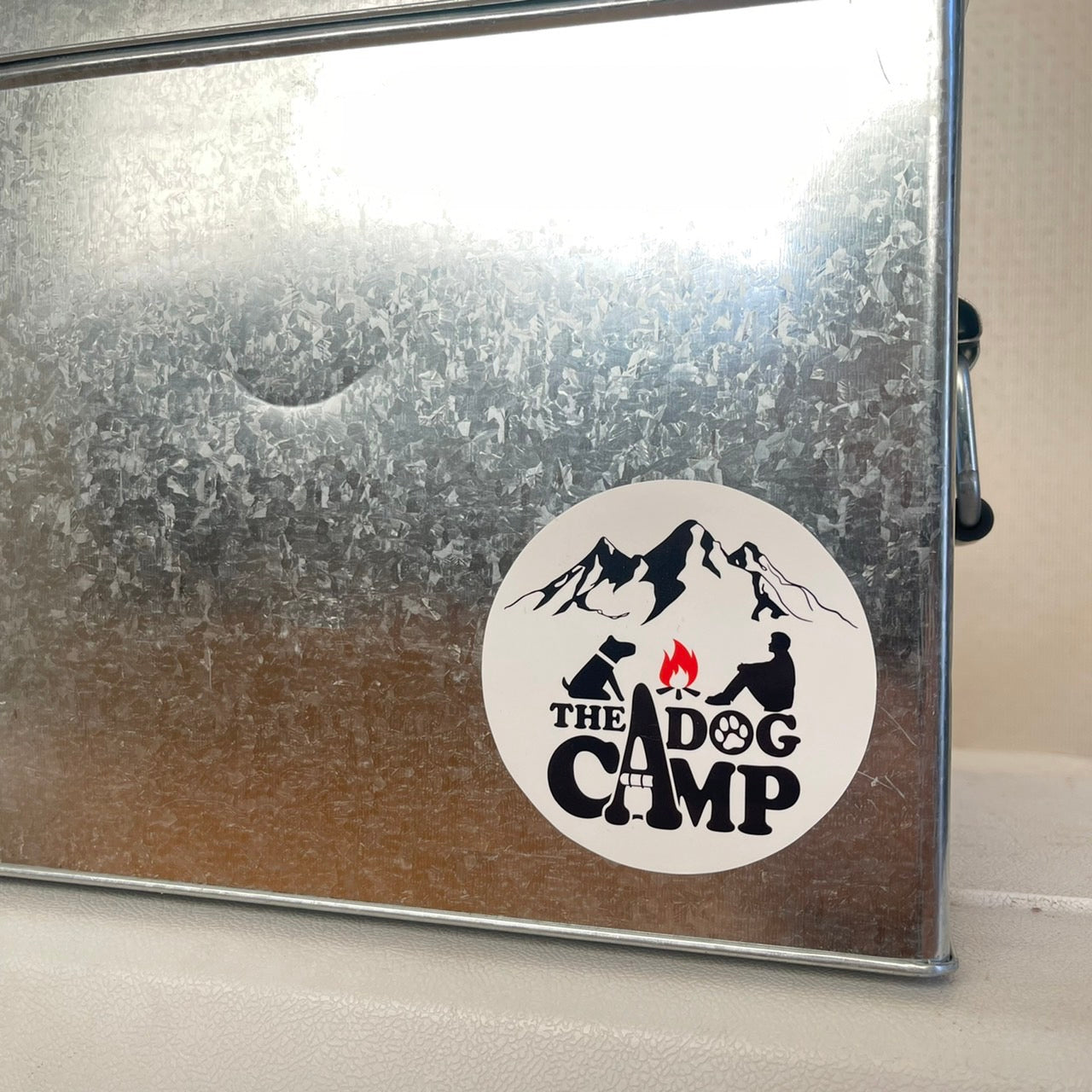 THE DOG CAMP 丸形キャンプステッカー
