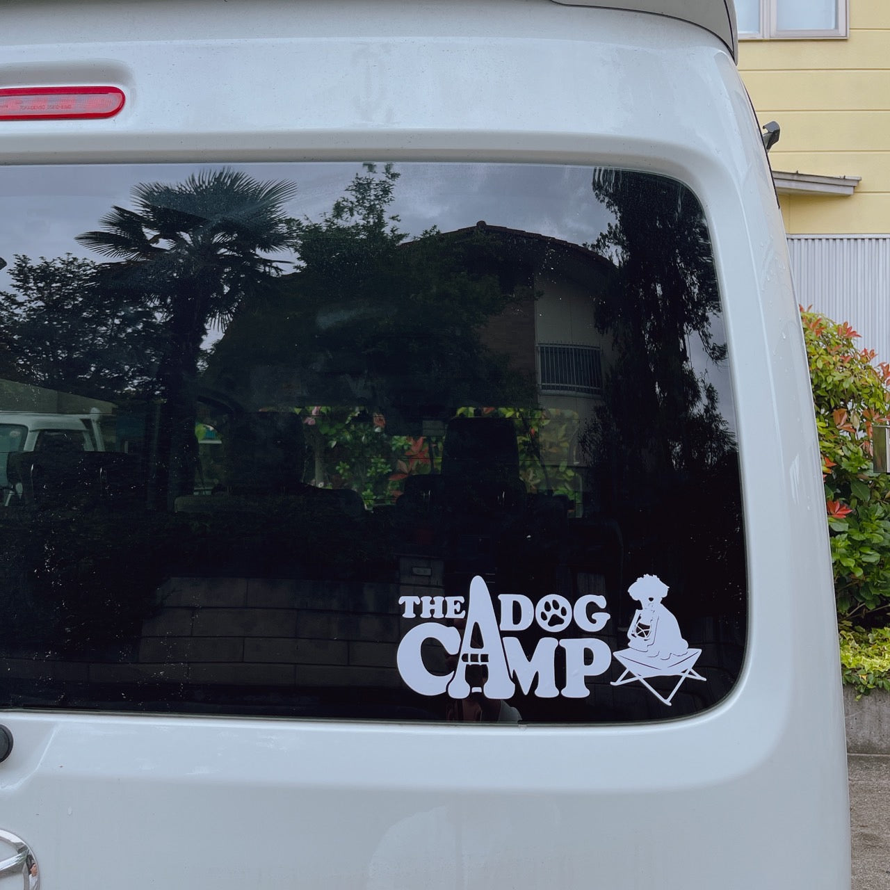 THE DOG CAMP カッティングステッカー(ホワイト)
